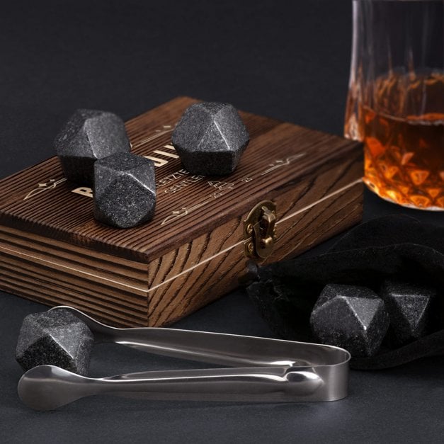 Whisky Steine Set in Holzbox mit Gravur für einen Gentleman zu Weihnachten