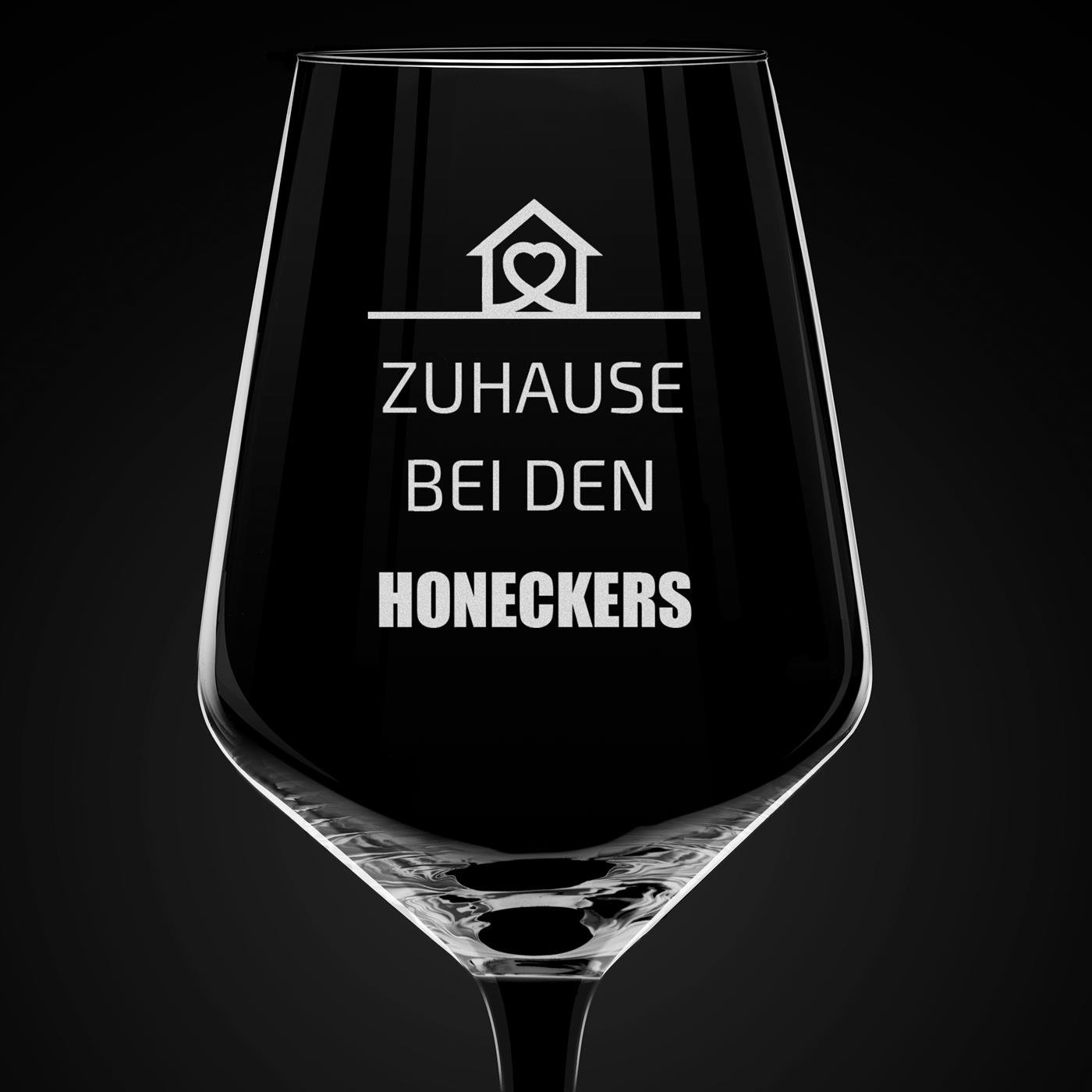 Rubin Weinglas mit Gravur und schwarzem Stiel für ein Paar zum Einzug