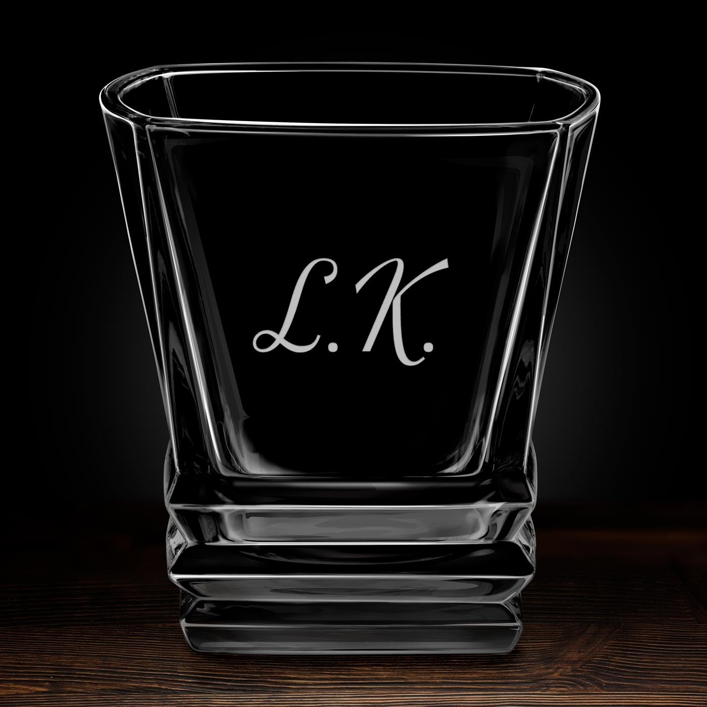 Geometric Whisky Glas mit eingravierten Initialen für einen Gentleman