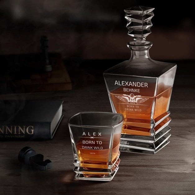 Geometric Whisky Karaffe mit 2 Gläsern und Gravur für einen Motorradfahrer zum Geburtstag