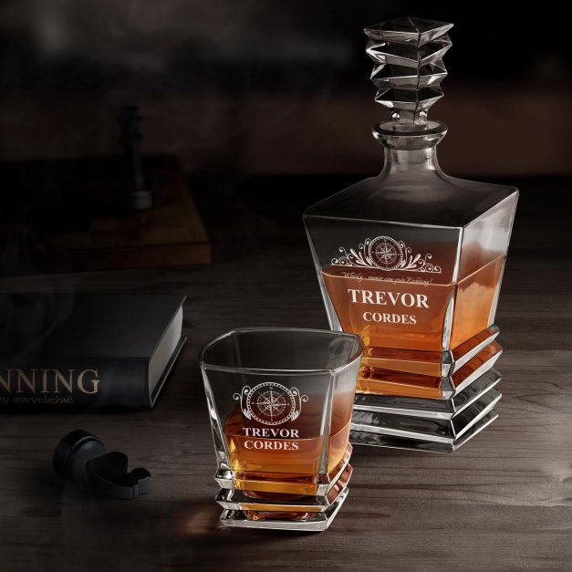 Geometric Whisky Karaffe mit 4 Gläsern und Gravur für einen Reisebegeisterten