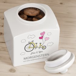Weiße Keramikdose mit Aufdruck für ein Brautpaar zur Hochzeit Fahrrad