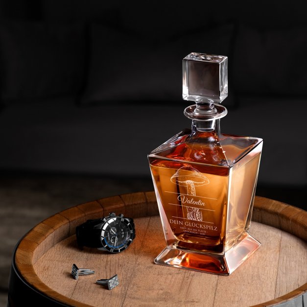 Pyramid Whisky Karaffe mit Gravur für einen Pilzsammler zum Jubiläum