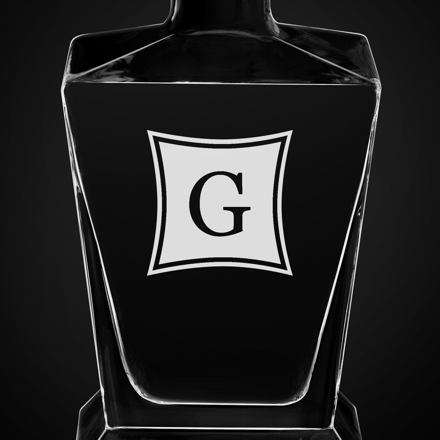 Pyramid Whisky Karaffe mit eingraviertem Initiale für einen echten Gentleman, Whiskyfan