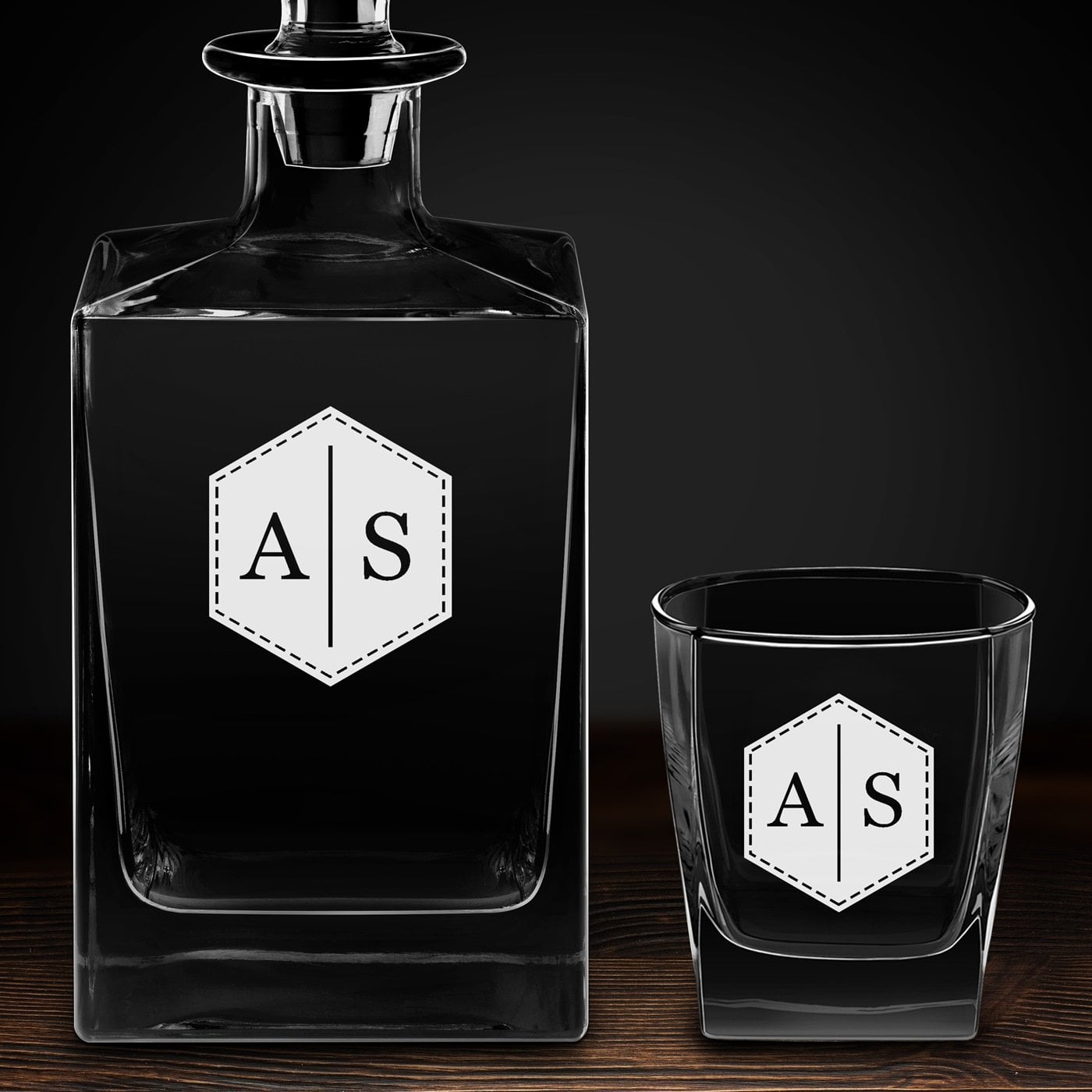 Cube Whisky Karaffe mit 2 Gläsern und Gravur mit eingravierten Initialen