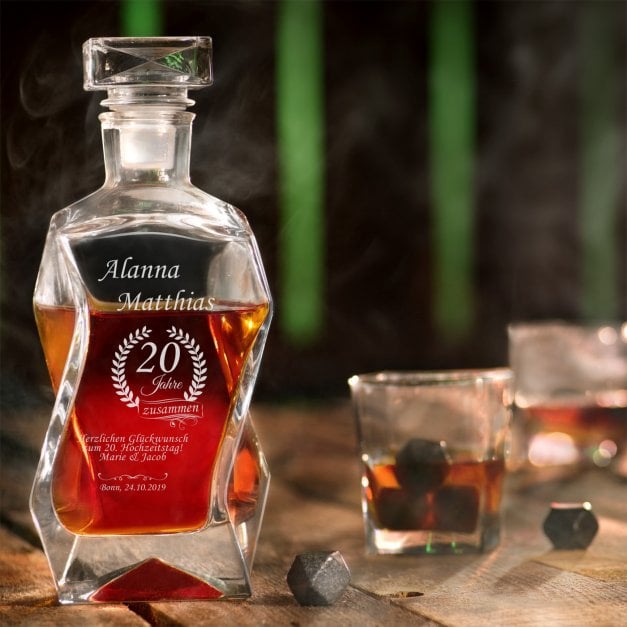 Moderne Whisky Karaffe mit 2 Gläsern und Gravur für ein Paar zum 20. Hochzeitsjubiläum