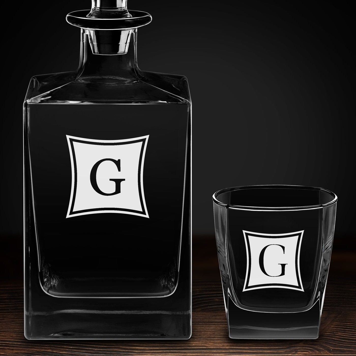 Cube Whisky Karaffe mit 4 Gläsern und Gravur mit eingraviertem Initiale