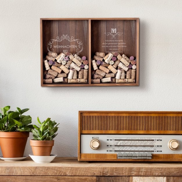 Kron- und Weinkorkensammler aus Holz mit Gravur für ein Paar zu Weihnachten