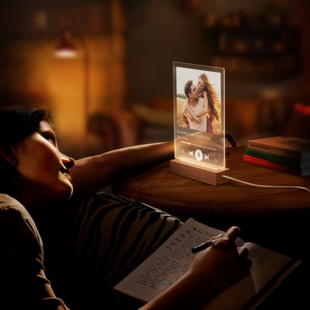 Beleuchteter LED-Rahmen mit eigenen Fotos und Holzständer Größe L für ein Paar zur Hochzeit zum Jahrestag Valentinstag