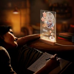 Beleuchteter LED-Rahmen mit eigenen Fotos und Holzständer Größe XL für einen Jungen zum 1. Geburtstag