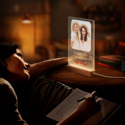 Beleuchteter LED-Rahmen mit eigenen Fotos und Holzständer Größe XL für  Ihre Schwester Schwestern Zwillingsschwestern