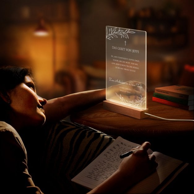 Beleuchteter LED-Rahmen mit eigenen Fotos und Holzständer Größe XL für einen Jungen zur Taufe