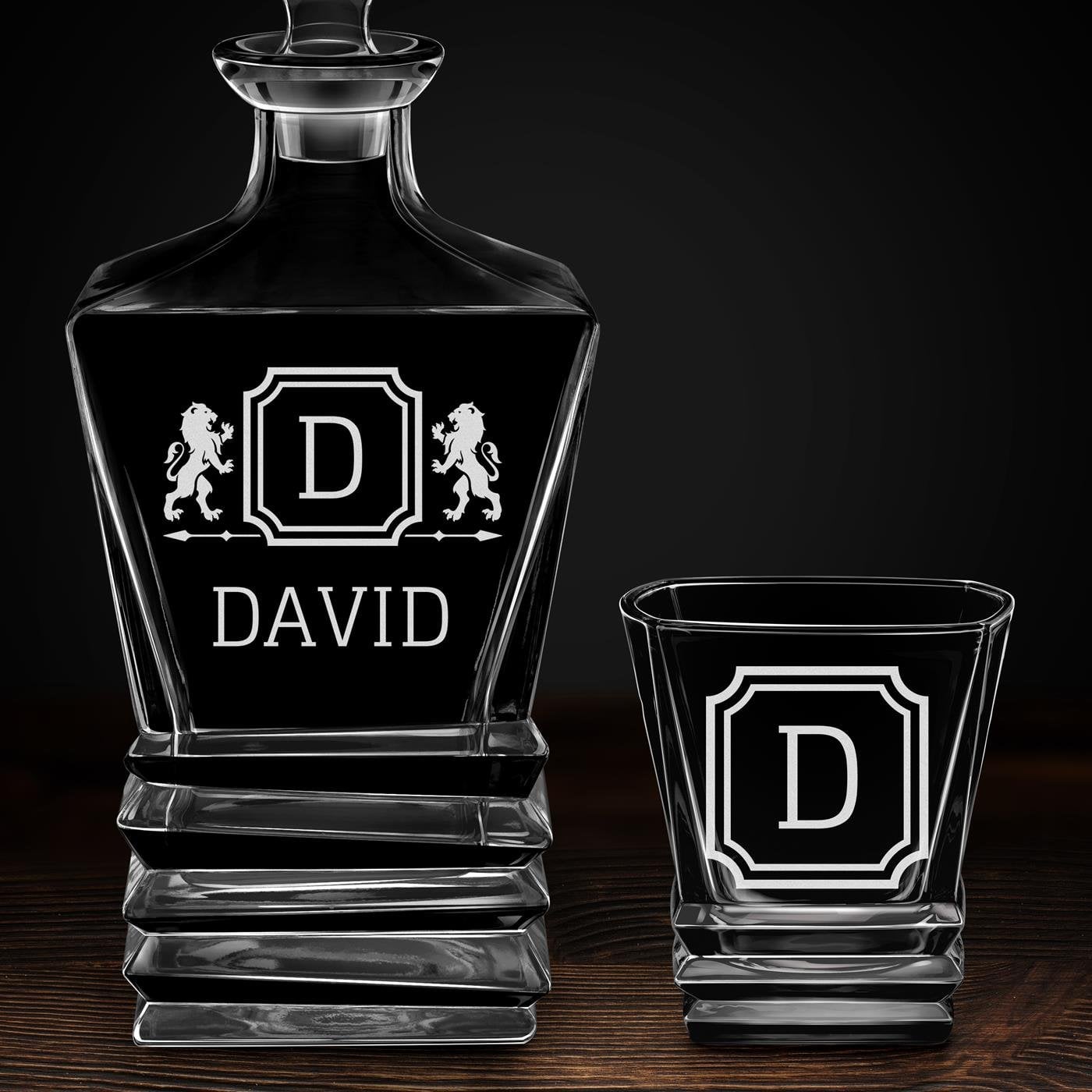 Geometric Whisky Karaffe mit 2 Gläsern und Gravur für einen Whiskyconnoisseur zum Jubliäum