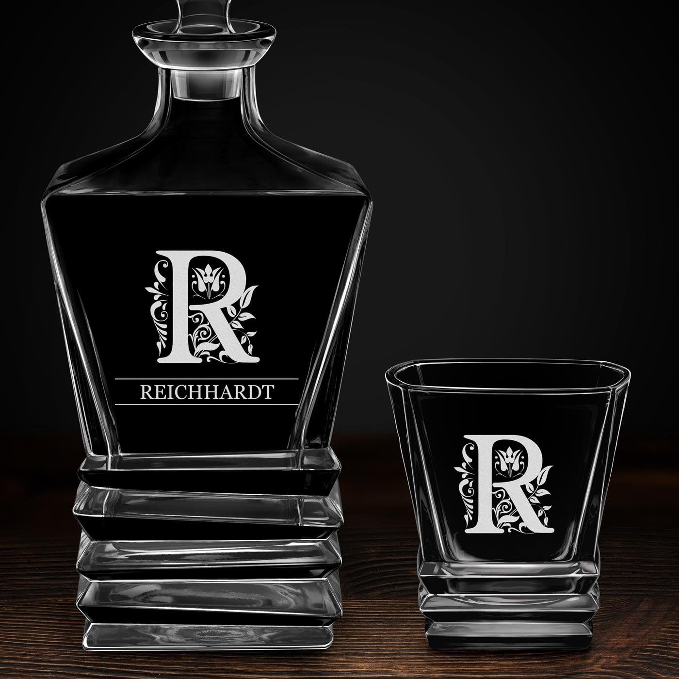 Geometric Whisky Karaffe mit 2 Gläsern und Gravur für einen Whiskygenießer mit Initiale