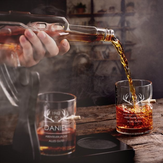 Whisky Karaffe Set in Gewehrform mit 4 Gläsern mit Gravur für einen Abenteuerjäger zum Geburtstag