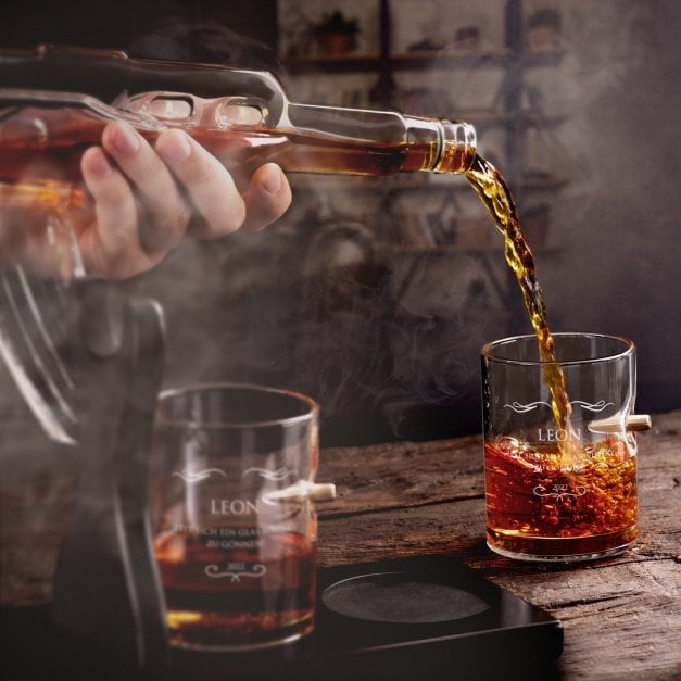 Whisky Karaffe in Gewehrform mit 4 Gläsern mit Gravur für ihn zum Jubiläum