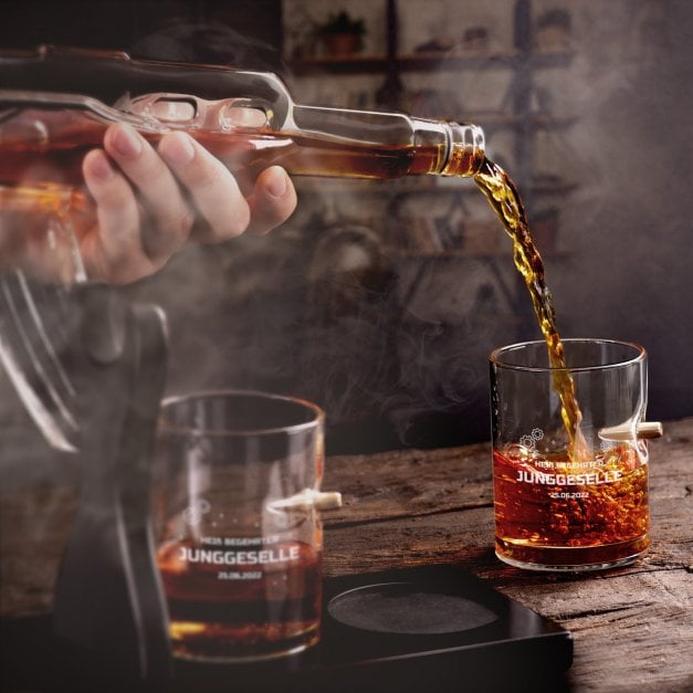 Whisky Karaffe in Gewehrform mit 4 Gläsern mit Gravur zum Junggesellenabschied