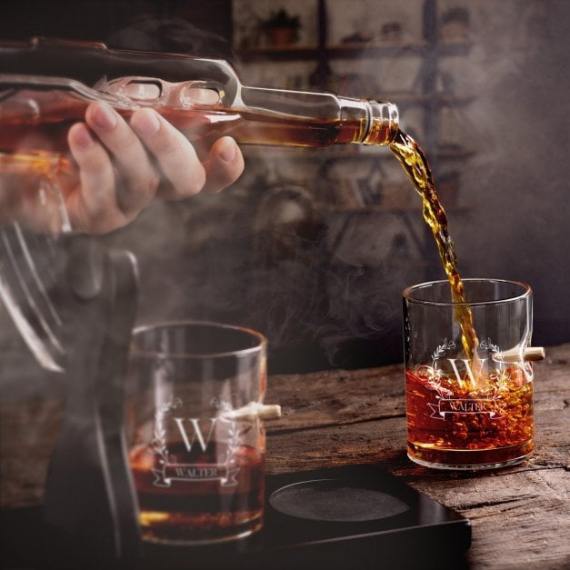 Whisky Karaffe in Gewehrform mit 4 Gläsern mit eingravierter Initiale für ein Paar zum Hochzeitsjubiläum