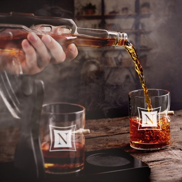 Whisky Karaffe in Gewehrform mit 4 Gläsern mit eingravierter Initiale für Whiskygenießer