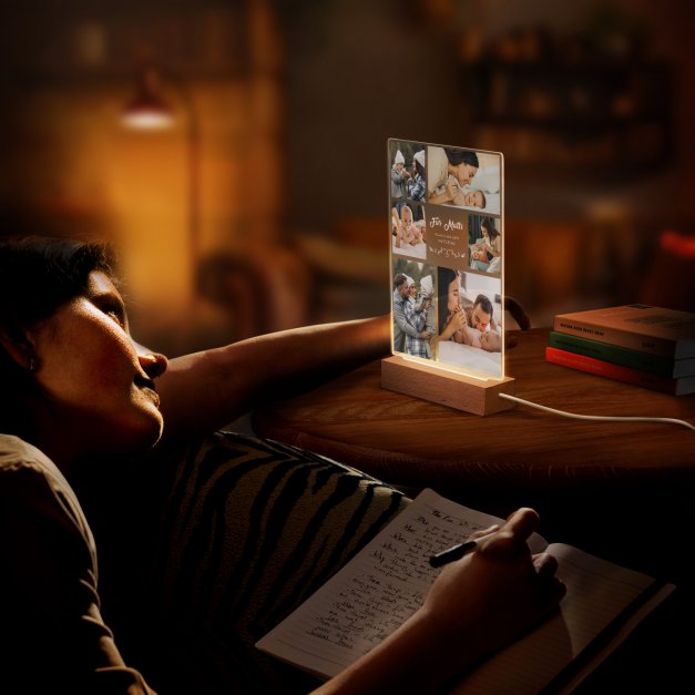 Beleuchteter LED-Rahmen mit eigenen Fotos und Holzständer Größe L für ein Mädchen zur Geburt