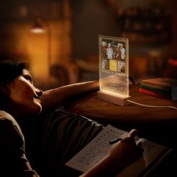 Beleuchteter LED-Rahmen mit eigenen Fotos und Holzständer Größe L für ein Paar zum 55. Hochzeitstag