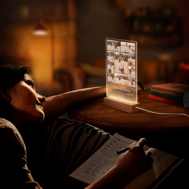 Beleuchteter LED-Rahmen mit eigenen Fotos und Holzständer Größe L für ein Hochzeitspaar