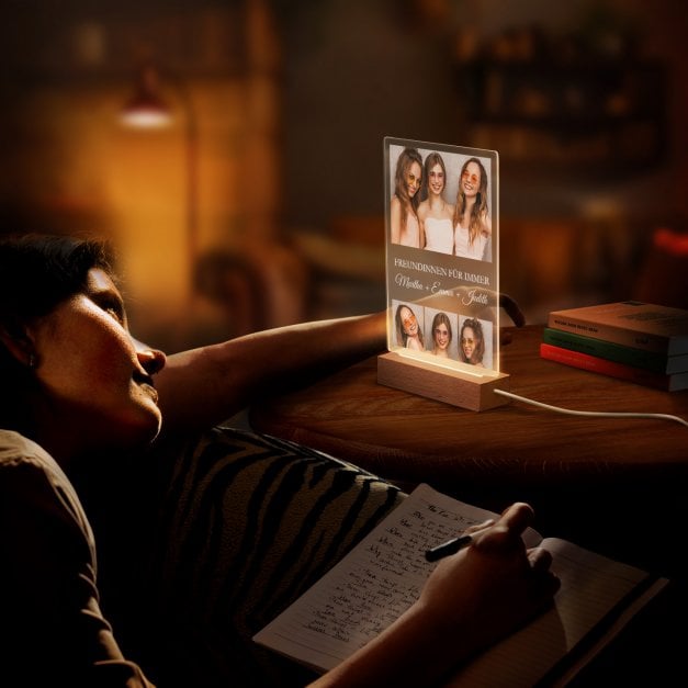 Beleuchteter LED-Rahmen mit eigenen Fotos und Holzständer Größe L für Ihre beste Freundin