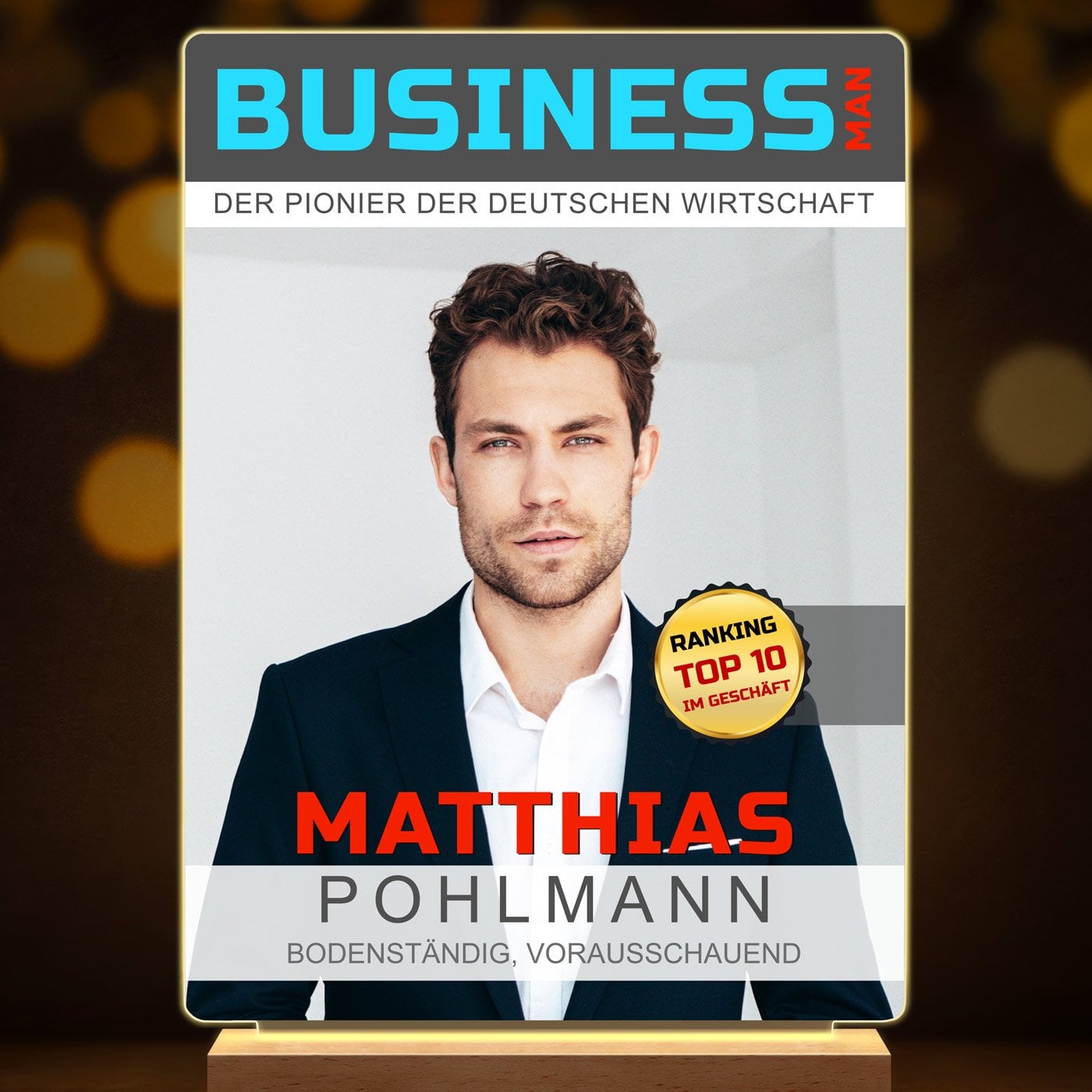Beleuchteter LED-Rahmen mit eigenen Fotos und Holzständer Größe XL im Magazin-Cover-Design Business Man