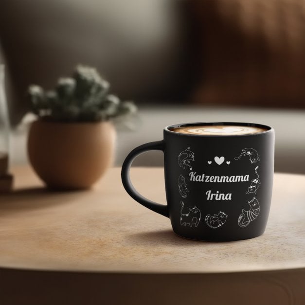 Keramikbecher mit Gravur Schwarz/Matt für eine Katzenmama zum Ehrentag