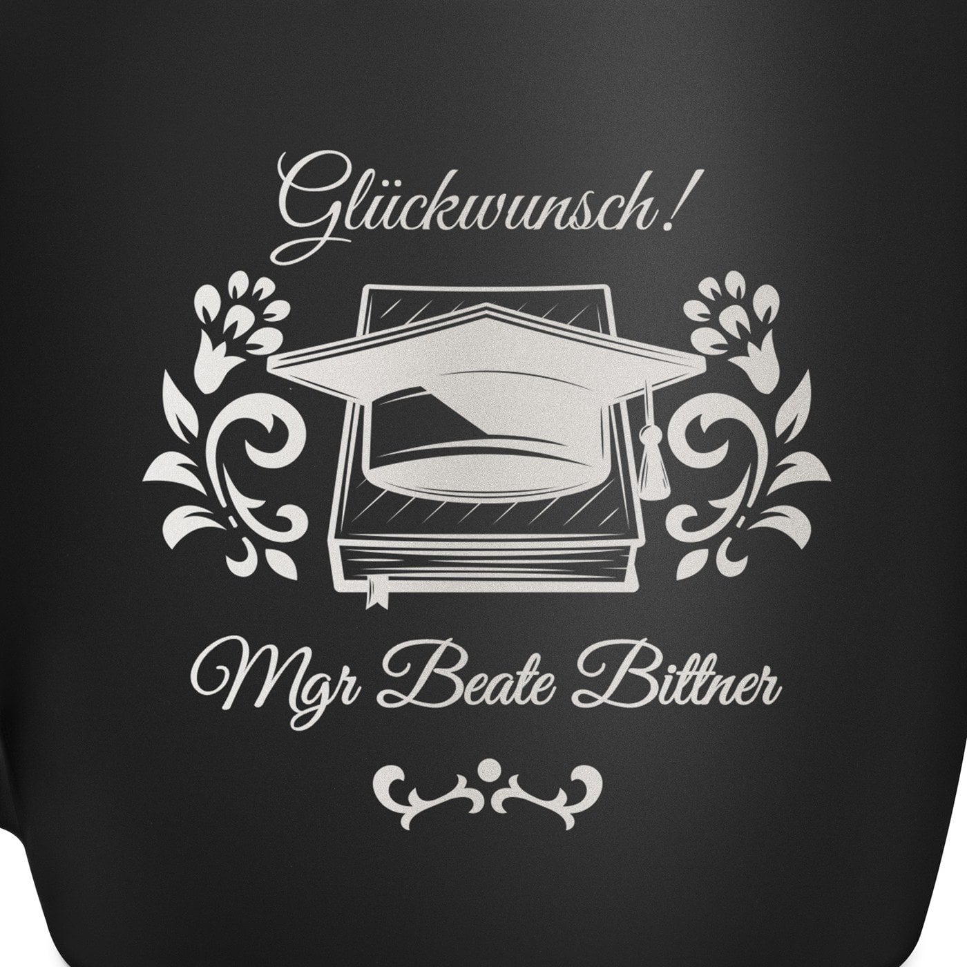 Keramikbecher mit Gravur Schwarz/Matt für einen Hochschulabsolventen