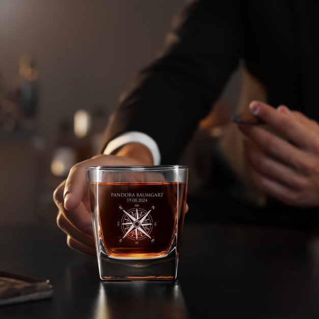 6er Whisky Gläser Set mit Gravur für eine Weltenbummlerin zum Geburtstag