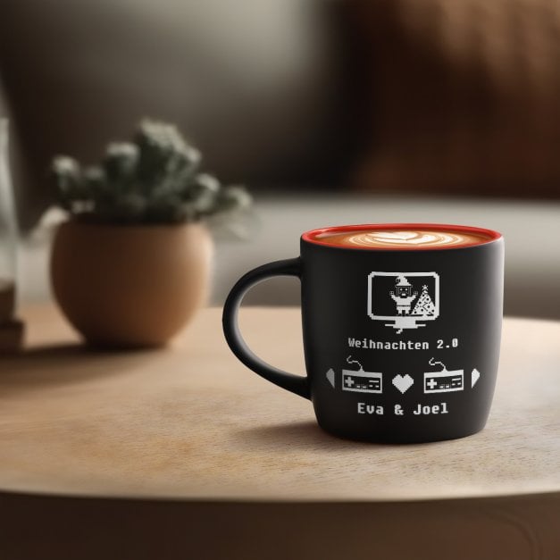 Keramikbecher mit Gravur Schwarz/Matt und Rot für ein Gamerpaar zu Weihnachten