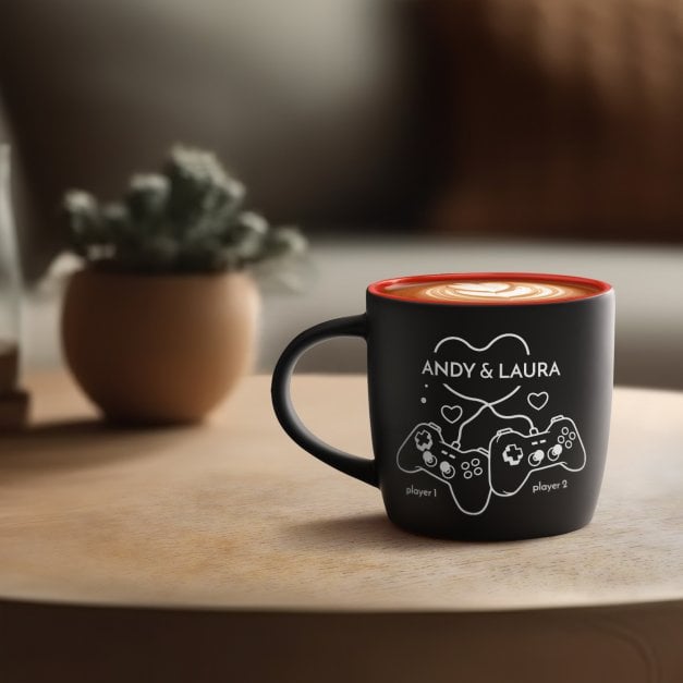 Keramikbecher mit Gravur Schwarz/Matt und Rot für ein Gamerpaar zur Hochzeit zum Hochzeitstag Einzug Valentinstag
