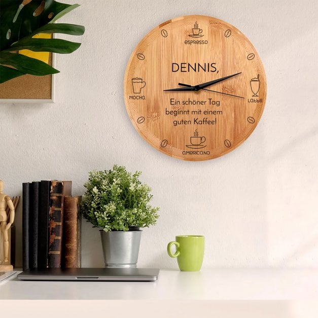 Bambus Wanduhr mit Aufdruck für einen Kaffeeliebhaber