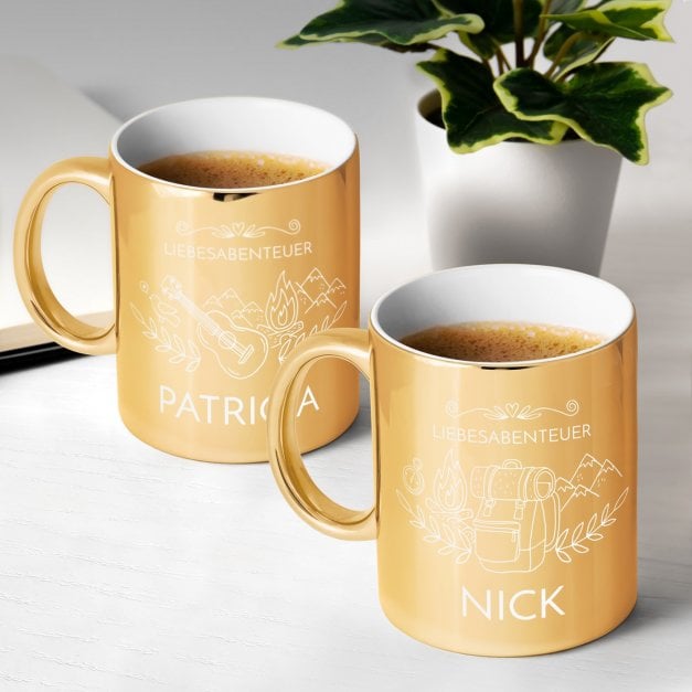 2 Kaffeebecher mit Gravur Gold/Glänzend für Weltenbummler Gittaristen zur Hochzeit zum Hochzeitstag zum Einzug Valentinstag