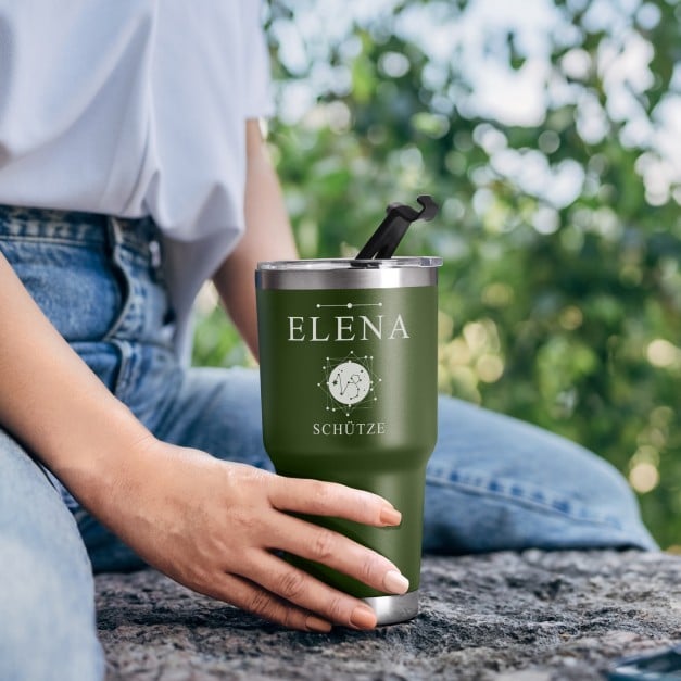 Grüner Thermobecher mit transparentem Deckel und Gravur für sie zum Ehrentag Sternzeichen