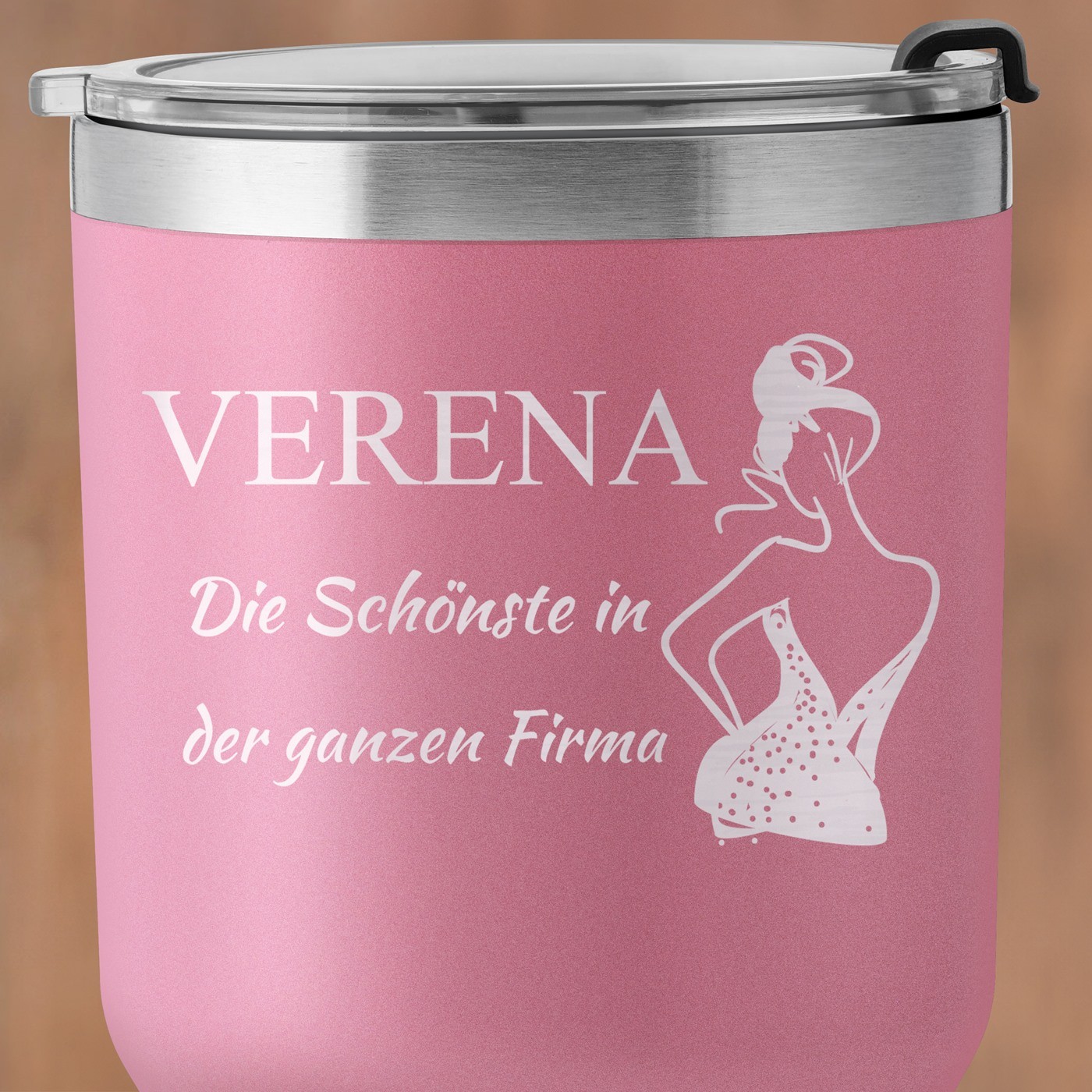 Pink Thermobecher mit transparentem Deckel und Gravur für sie zum neuen Job Jubiläum