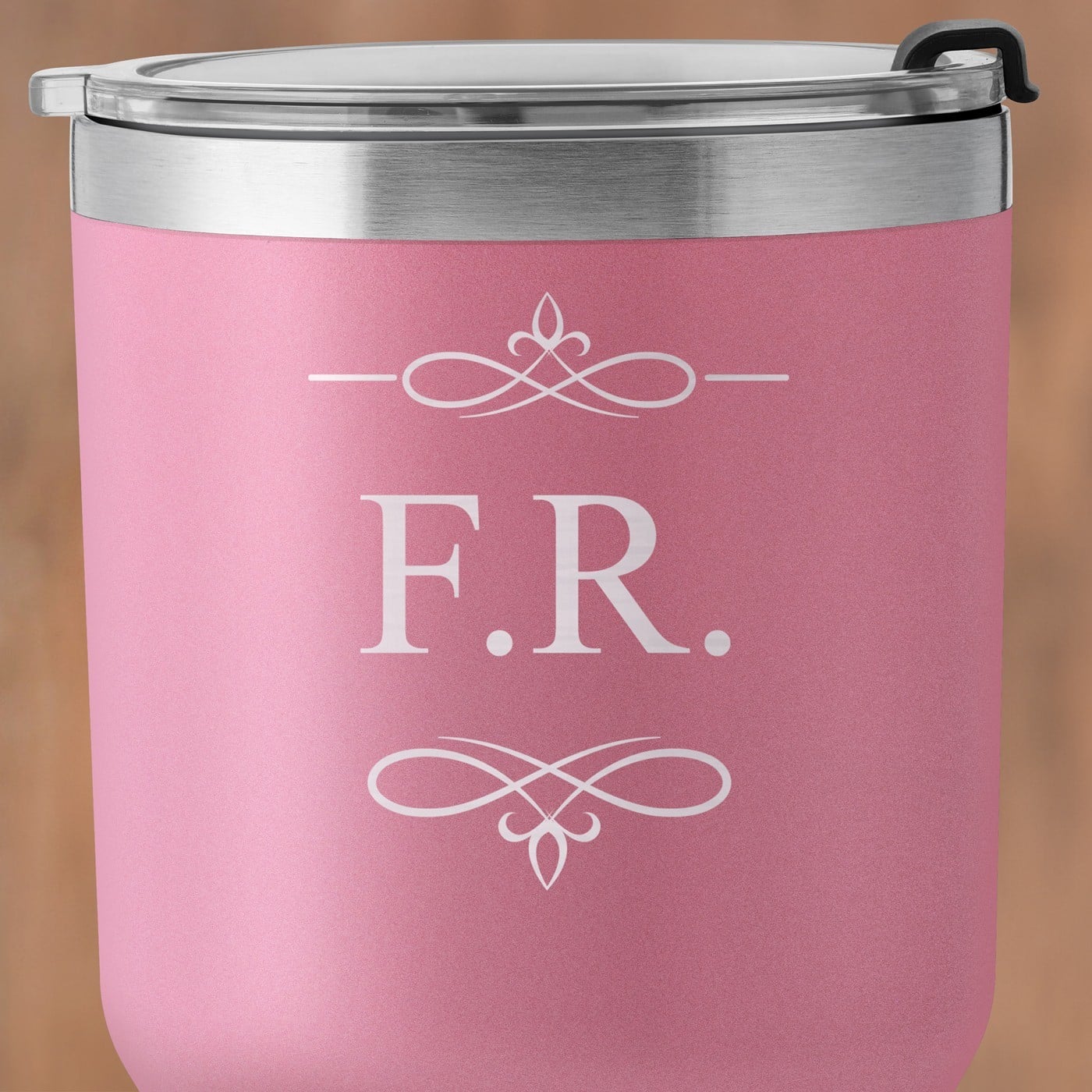 Pink Thermobecher mit transparentem Deckel und Gravur mit Initialen