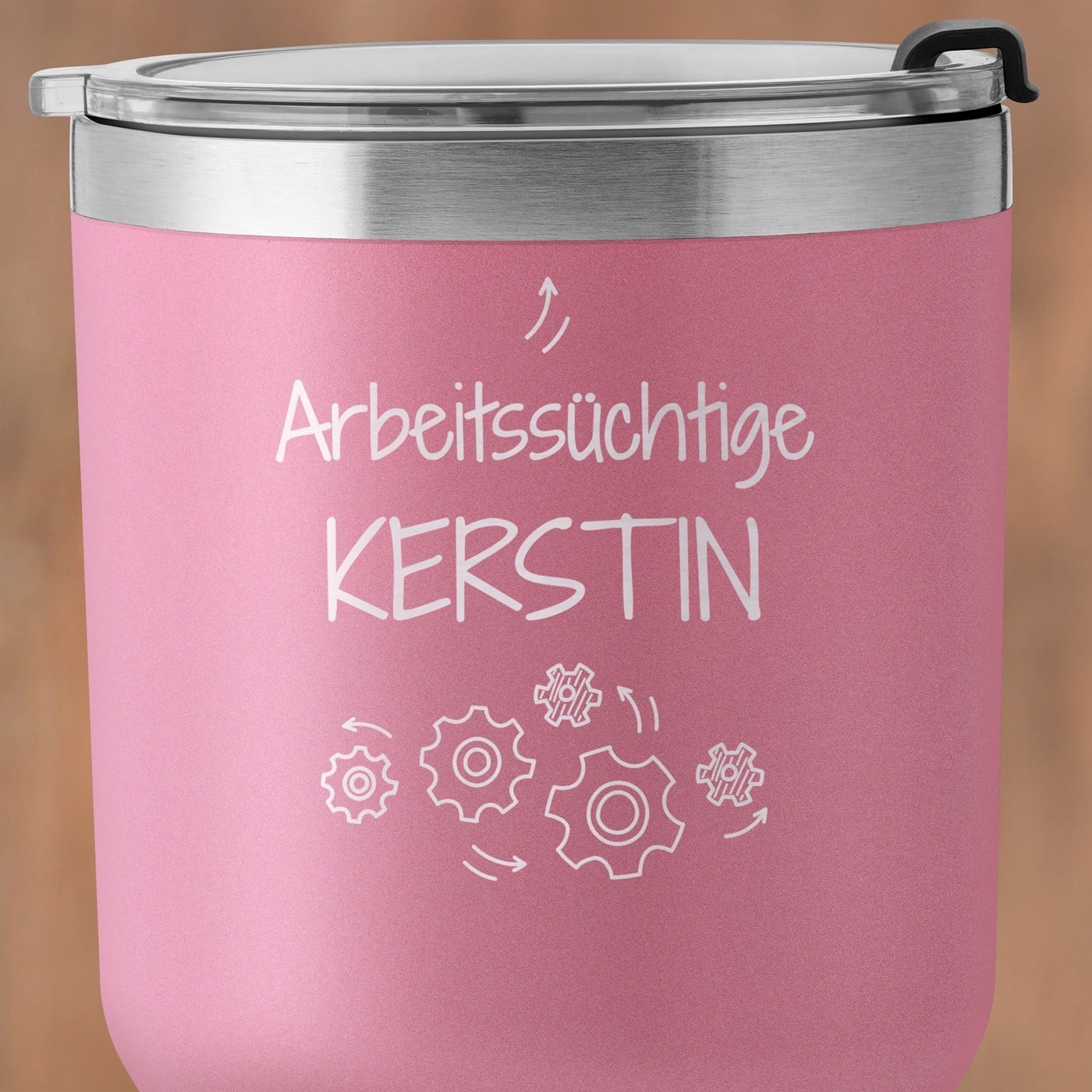 Pink Thermobecher mit transparentem Deckel und Gravur für Ihre Mitarbeiterin zur Beförderung