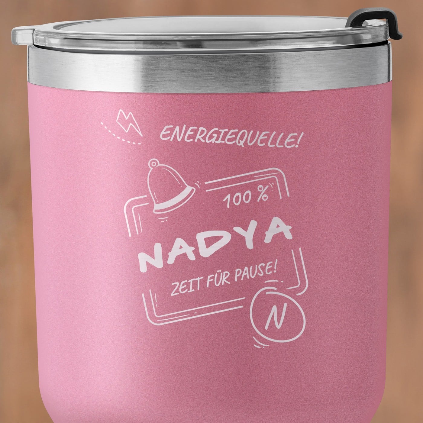 Pink Thermobecher mit transparentem Deckel und Gravur für eine Studentin Lehrerin Klassenlehrerin zum Ehrentag 