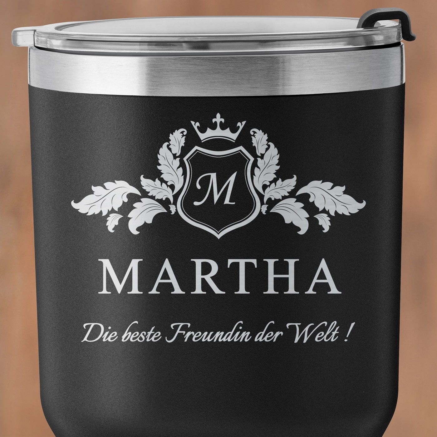 Schwarzer Thermobecher mit transparentem Deckel und Gravur für Ihren Freund