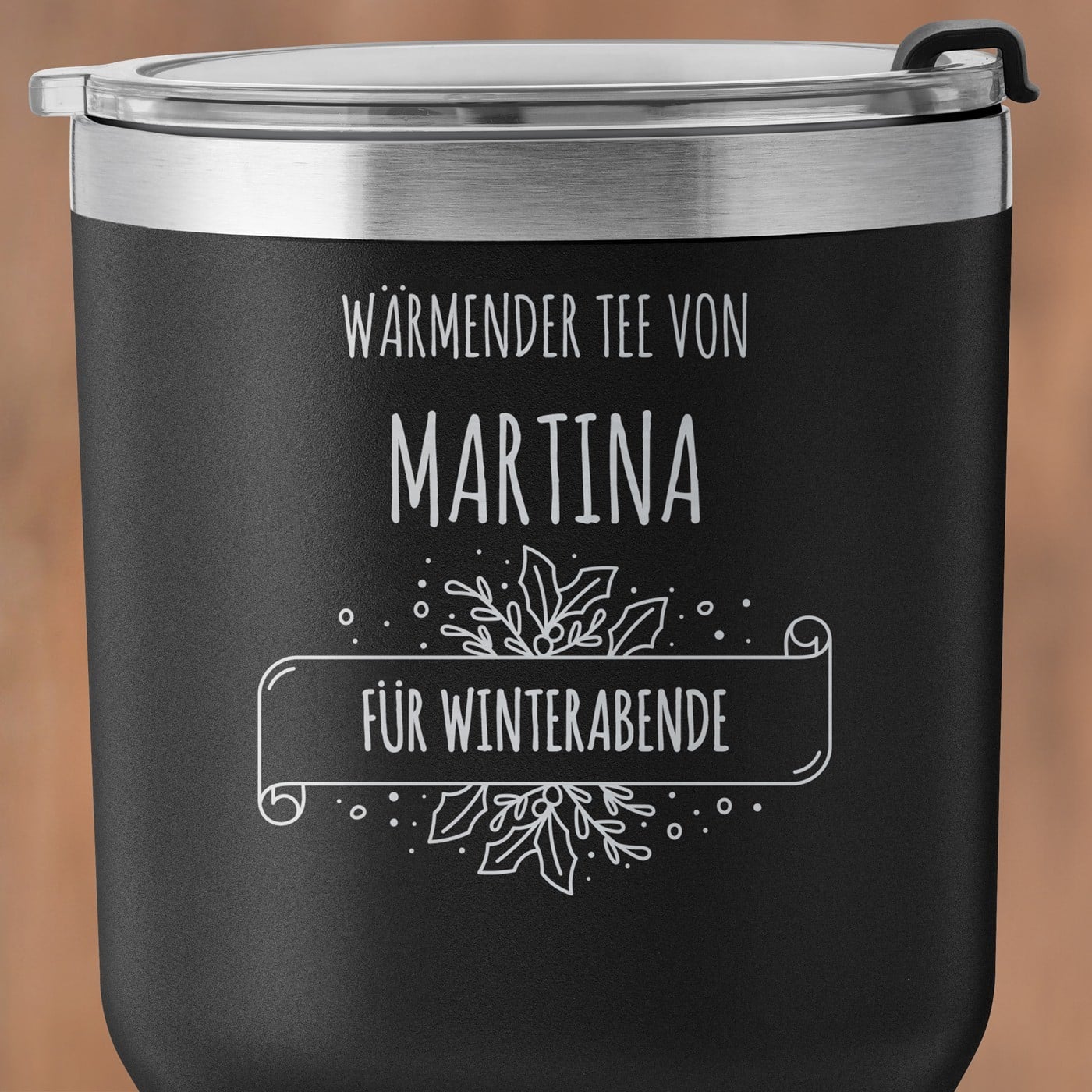 Schwarzer Thermobecher mit transparentem Deckel und Gravur für sie zum Weihnachtsfest
