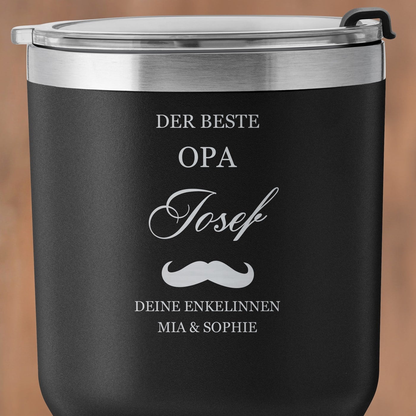 Schwarzer Thermobecher mit transparentem Deckel und Gravur für Ihren Opa