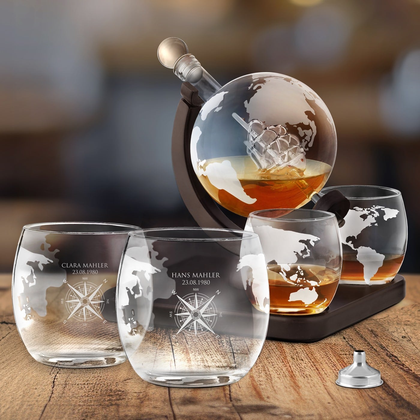 Whisky Karaffe in Globusform mit Schiff mit 4 Gläsern für Weltenbummler