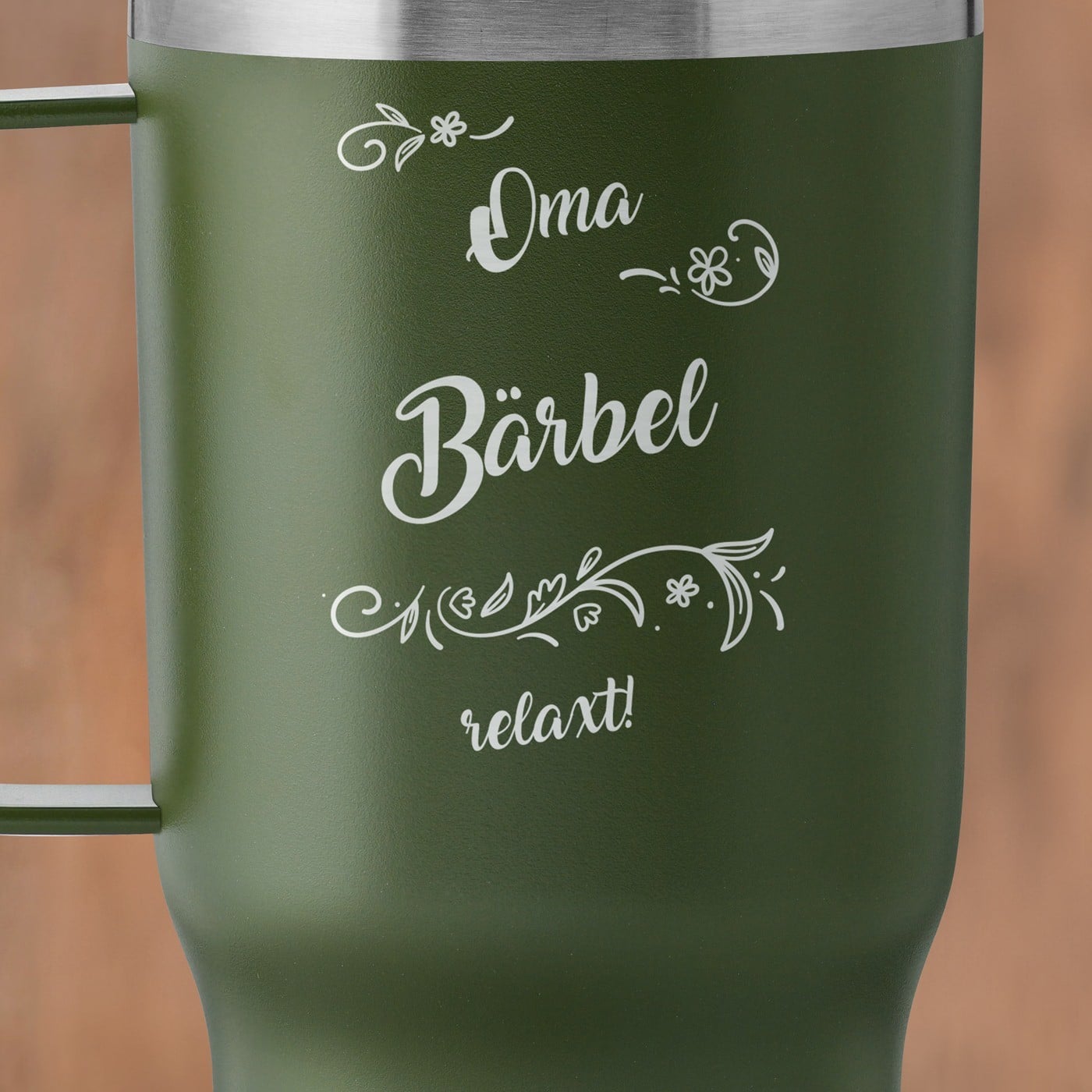 Grüner Isolierbecher mit transparentem Deckel und Gravur für Ihre Oma