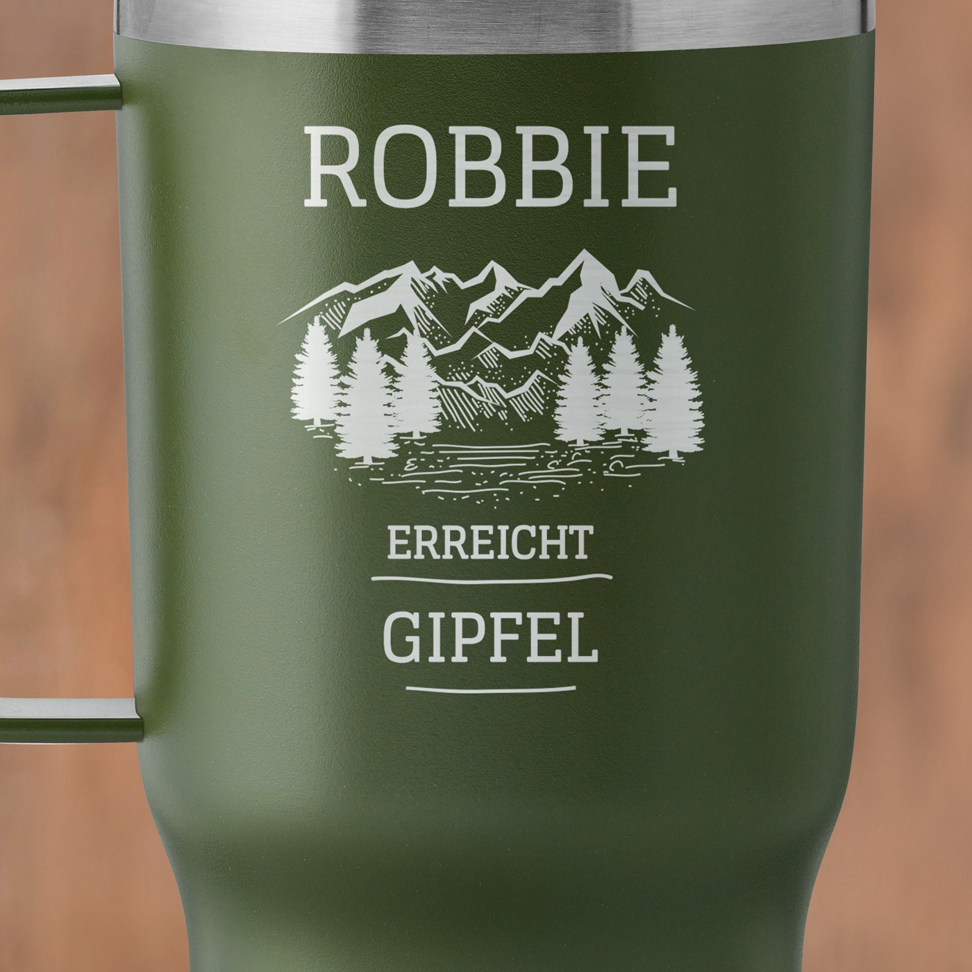 Grüner Isolierbecher mit transparentem Deckel und Gravur für einen Bergliebhaber