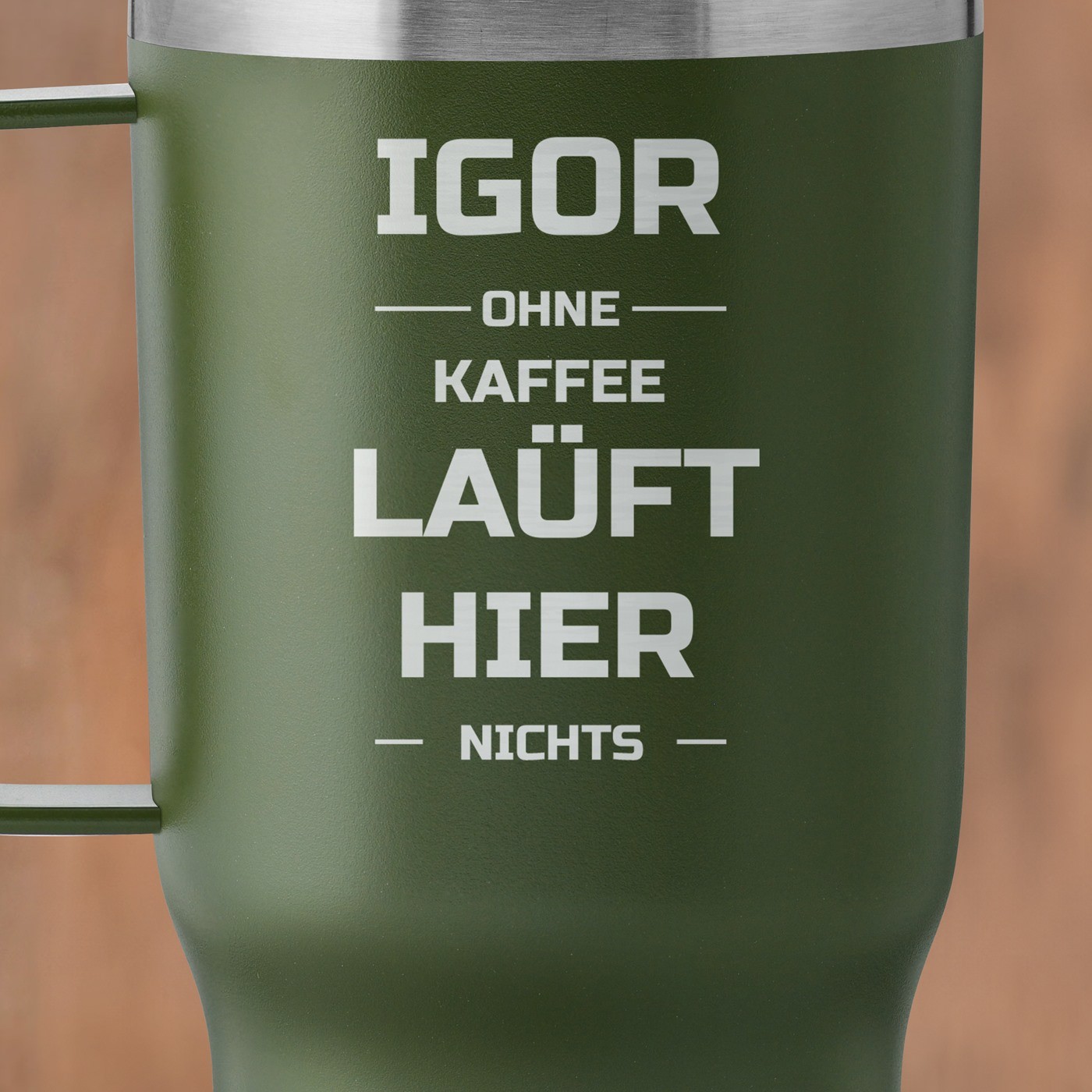 Grüner Isolierbecher mit transparentem Deckel und Gravur für einen Studenten zum Ehrentag