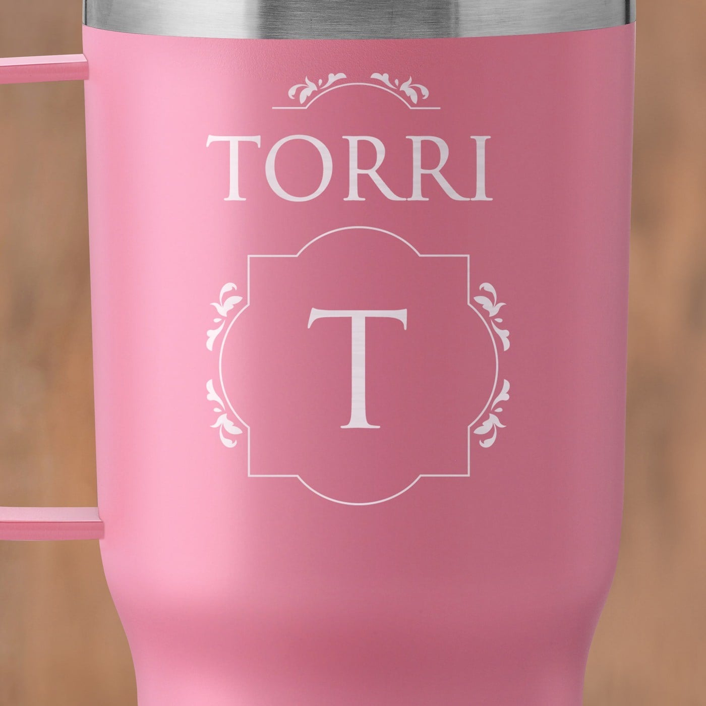 Rosa Isolierbecher mit Gravur und transparentem Deckel für sie