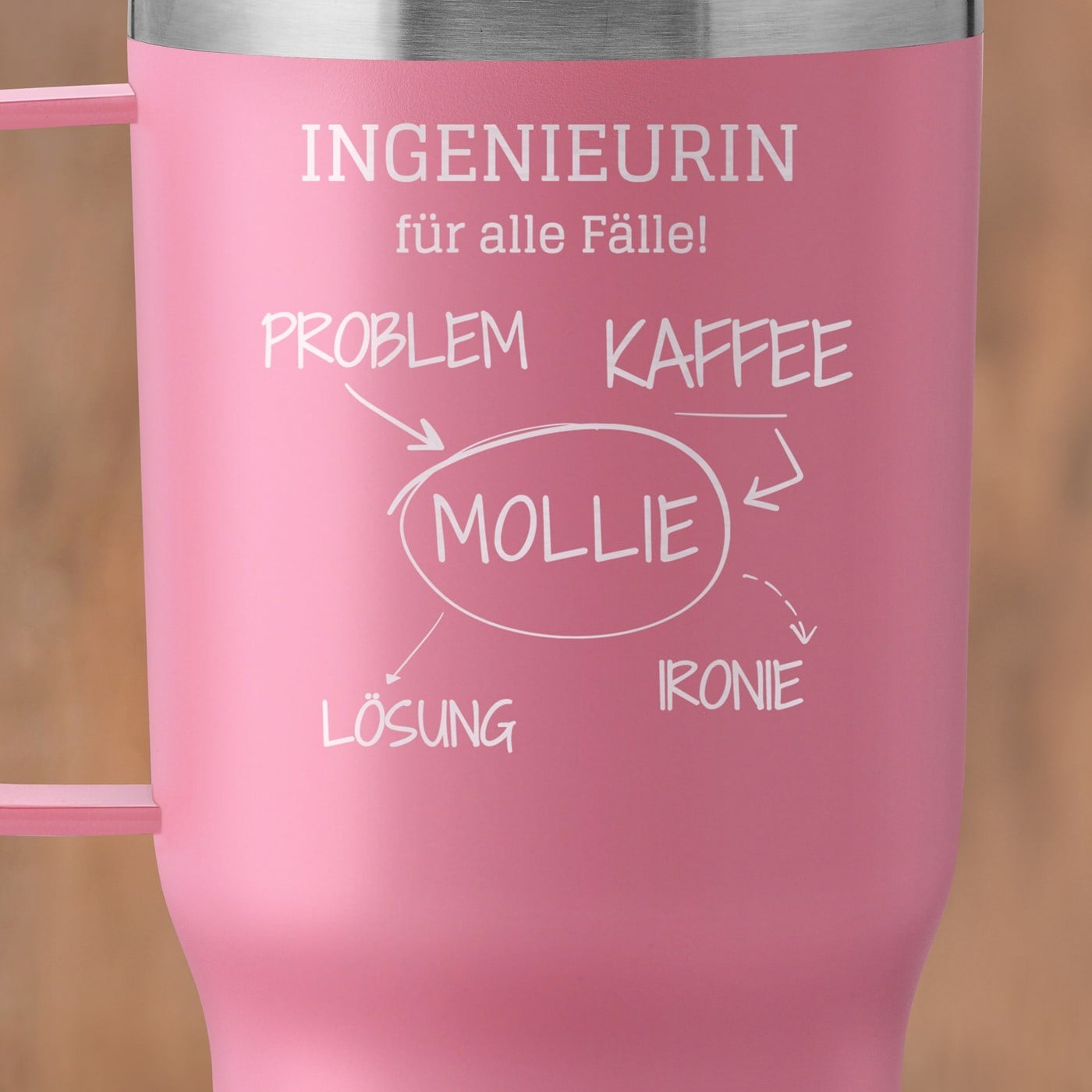 Rosa Isolierbecher mit transparentem Deckel und Gravur für eine Ingenieurin