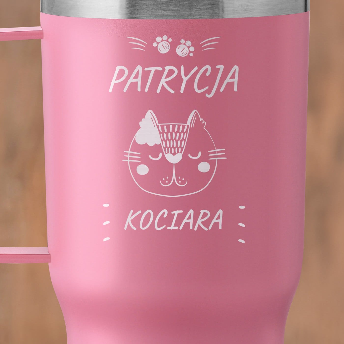 Rosa Isolierbecher mit transparentem Deckel und Gravur für eine Katzenmutti ein Mädchen zum Ehrentag